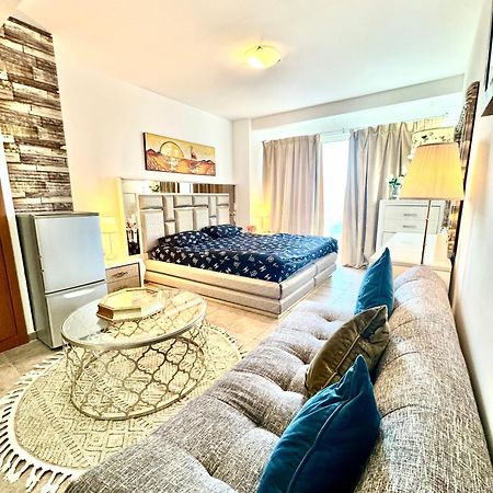 Travelers Backpackers Lägenhet Dubai Exteriör bild